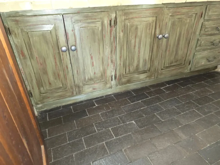 after_bathroom_furniture_restoration_2